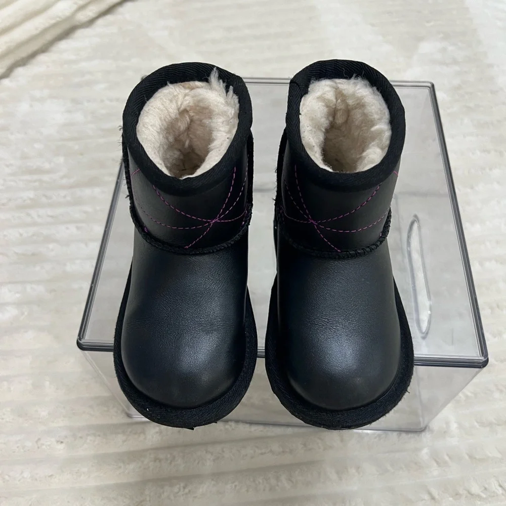 UGG Australia Toddler Classic Mini Pearlized Boots Size Kids 7 Color Black/Pink